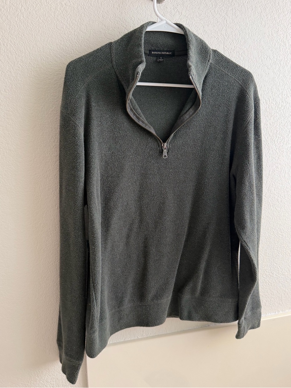 Banana Republic Men’s Dark Olive Half-Zip Sweater Small